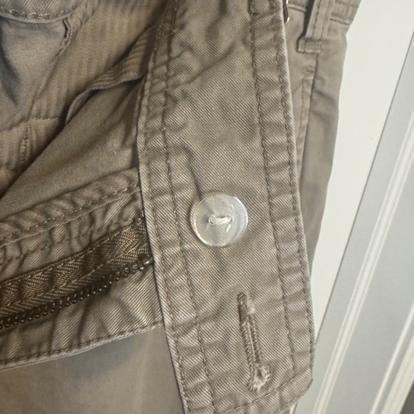 Size 12 Women's Khaki Capri - Picture 5 of 8